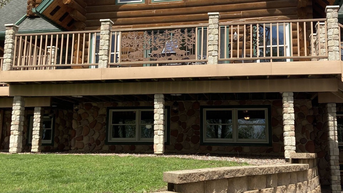 Independence House | Gorgeous Log Home featuring 8-person outdoor HOT TUB-available year round.