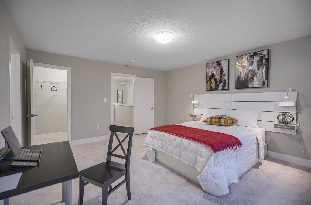 London Villa | Gorgeous London Townhome Sleeps 8 - 3QB, 2 Dbles, Fiber Wi-fi, F Parking