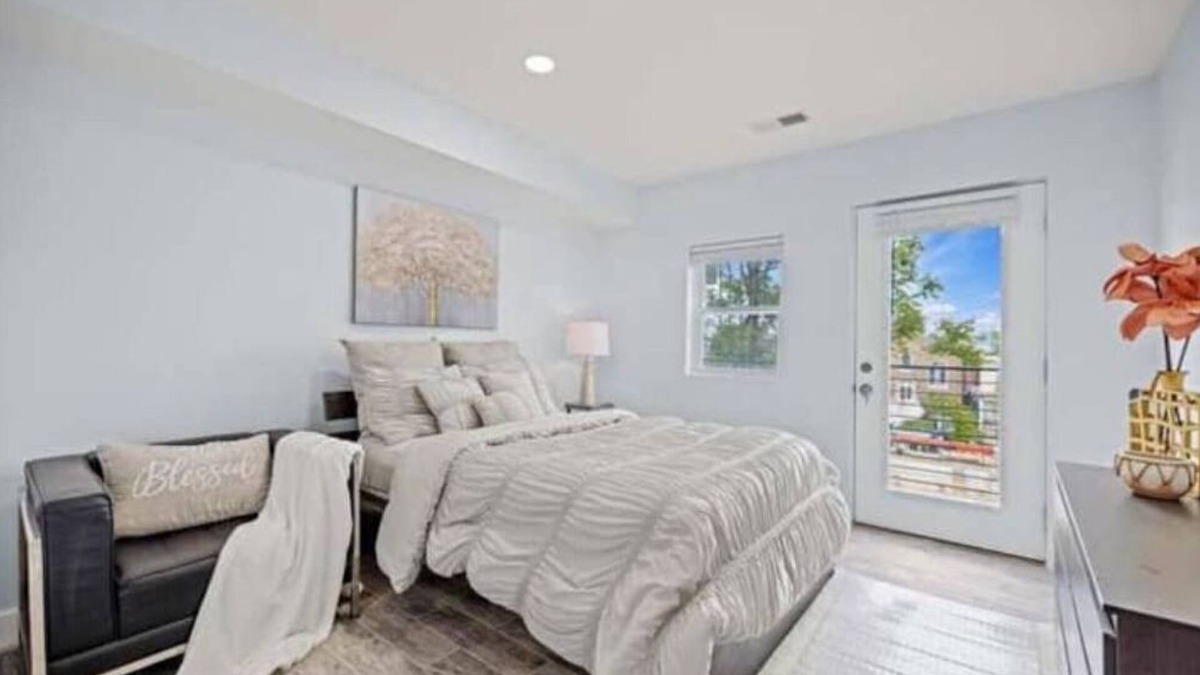 Park View Bed & Breakfast | Gorgeous looking 3Bedroom 3.5bath with a view of the citynnn