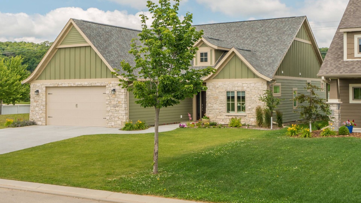 Rochester House | Gorgeous Luxury ADA Compliant Home 10 Min. From Mayo Clinic!