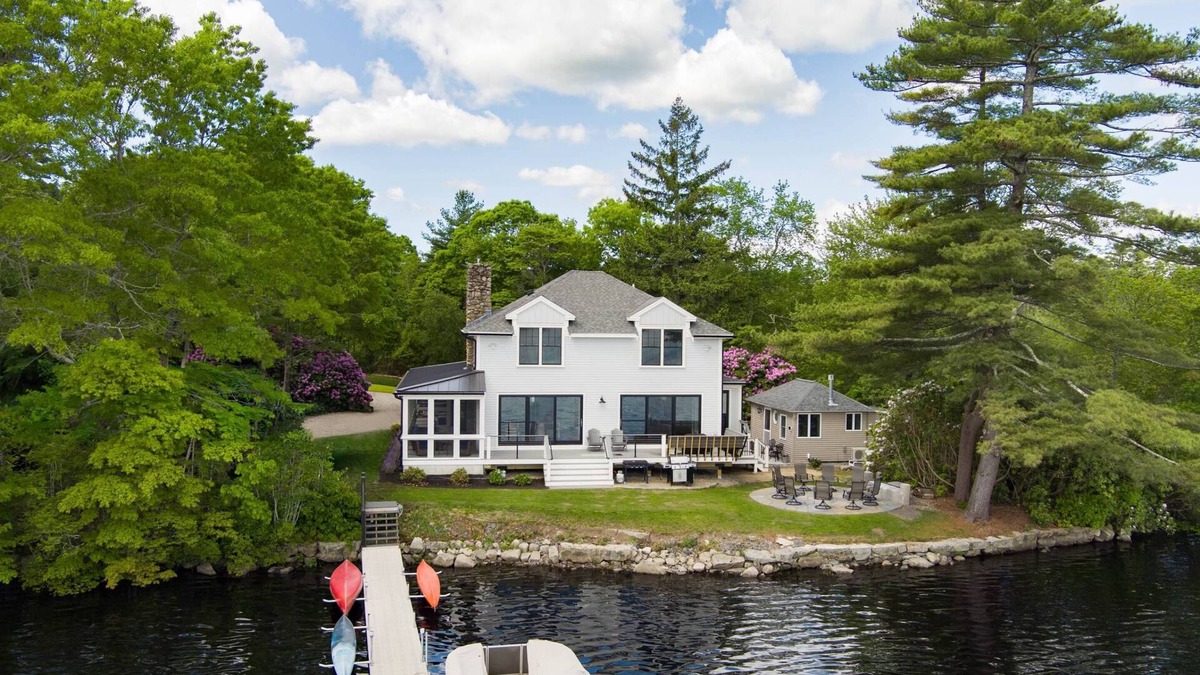 East Freetown House | Gorgeous Luxury Freetown Lakefront: Panoramic Views, Fire Pit, BBQ, Near Cape Cod and Boston