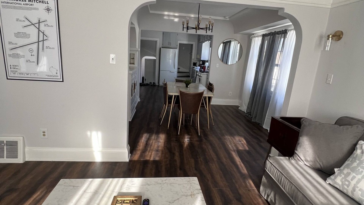 Milwaukee House | Gorgeous MKE Mid Century Modern Close to Airport-Downtown-Hospitals Pet Friendly