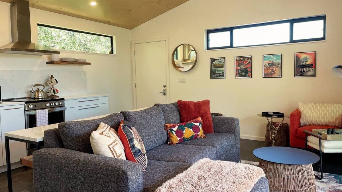 Dripping Springs Apartment | Gorgeous Modern Cabin w Heated Pool & Firepit