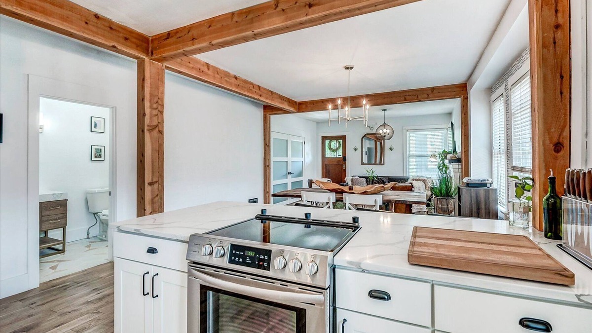 Sunnyside House | Gorgeous Modern 2bd/2ba in Heart of Sunny Side