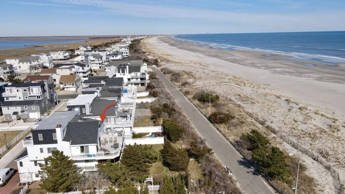 Sea Isle City Condo | Gorgeous modern BEACHFRONT townhouse amazing view