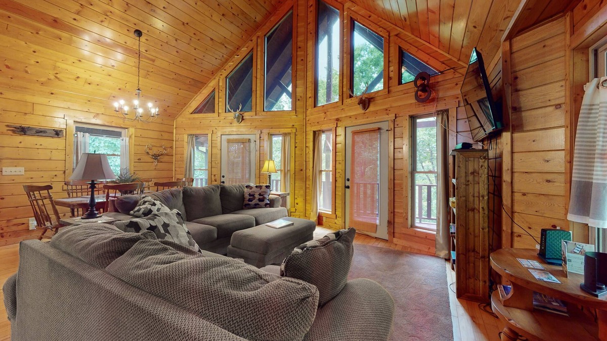 Ranger Cabin | Gorgeous modern cabin with Ping-Pong, deck, grill, pool & tennis - dogs welcome