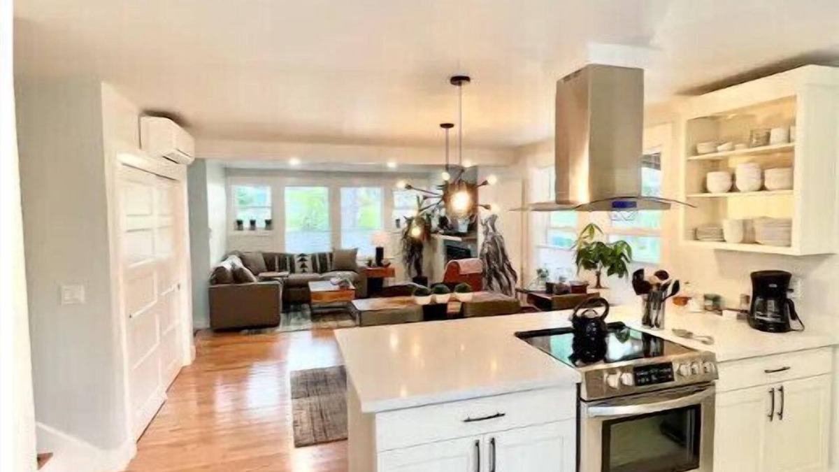 Squire Park House | Gorgeous Modern Capitol Hill/Central Home