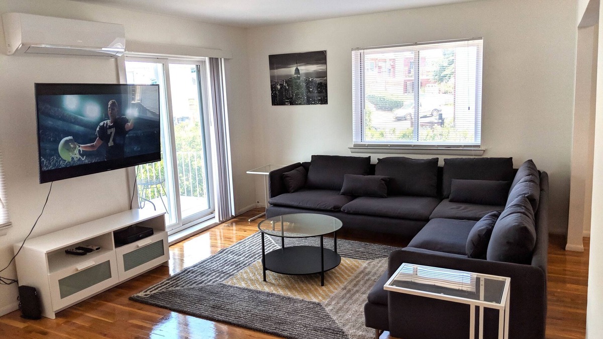 Emerson Hill House | Gorgeous, Modern, updated Duplex