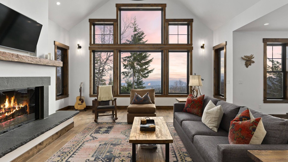 Sandpoint Cabin | Gorgeous mountain getaway - VIEWS - HotTub - Private - Wildlife - Close to town