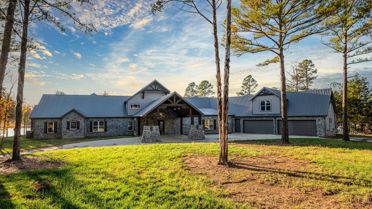 Gowen Cabin | Gorgeous Mountain Lodge on Privately-Owned Lake - Sleeps 30!