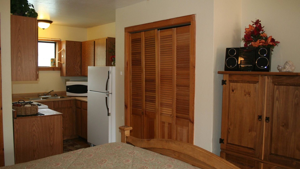 Red River Apartment | Gorgeous Mountain Views in Downtown Red River