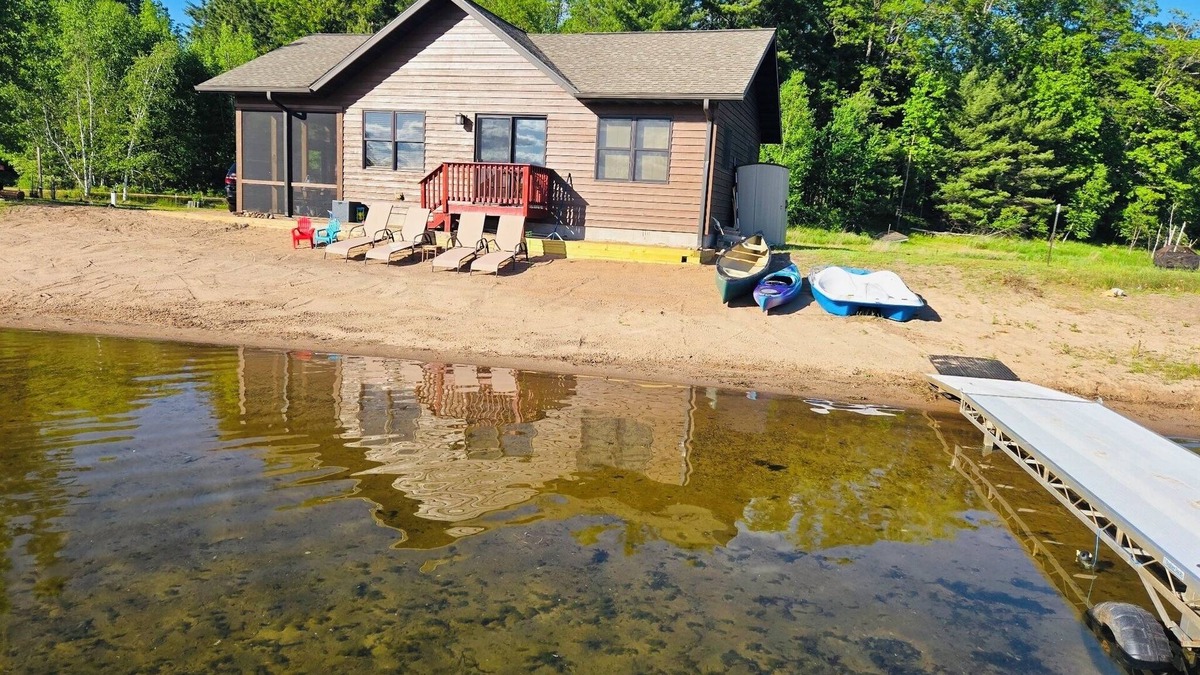 Brill Cabin | Gorgeous New 2BR Family Beach Retreat with Paddle Boat
