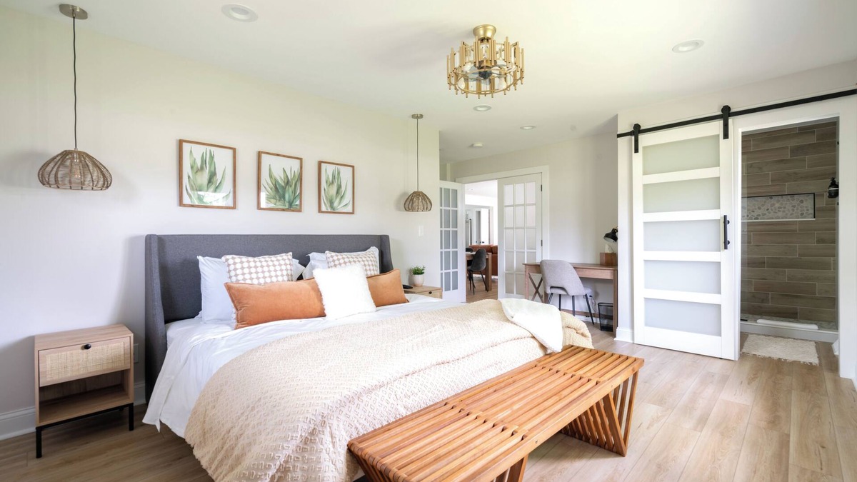 New Albany House | Gorgeous New Albany home w/king suite, gym, private acre lot and fire pit!
