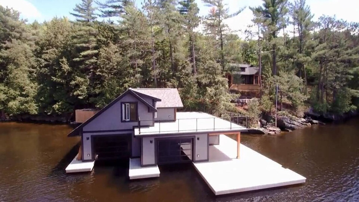 Bracebridge Cottage | Gorgeous New Build w/Main Cottage, Guest Cabin, Bunkies & Boathouse! Sunsets!