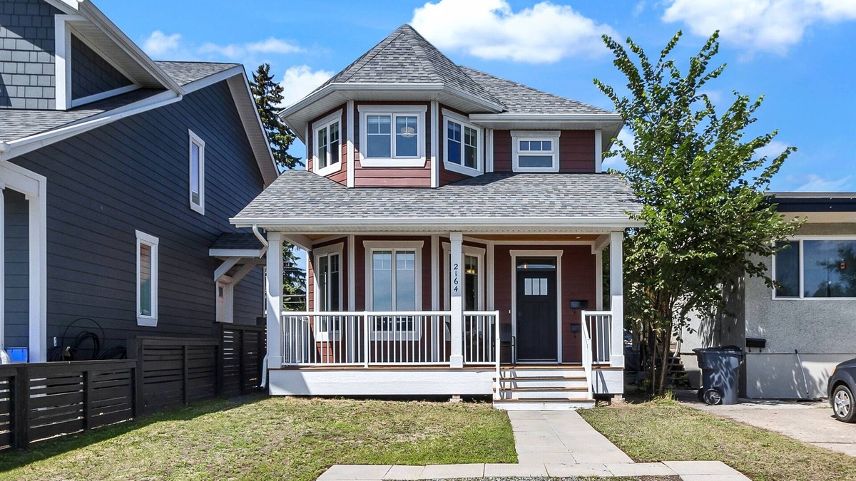 Prince George House | Gorgeous New, Downtown, Modern Victorian Dream Home in Beautiful Nieghborhood