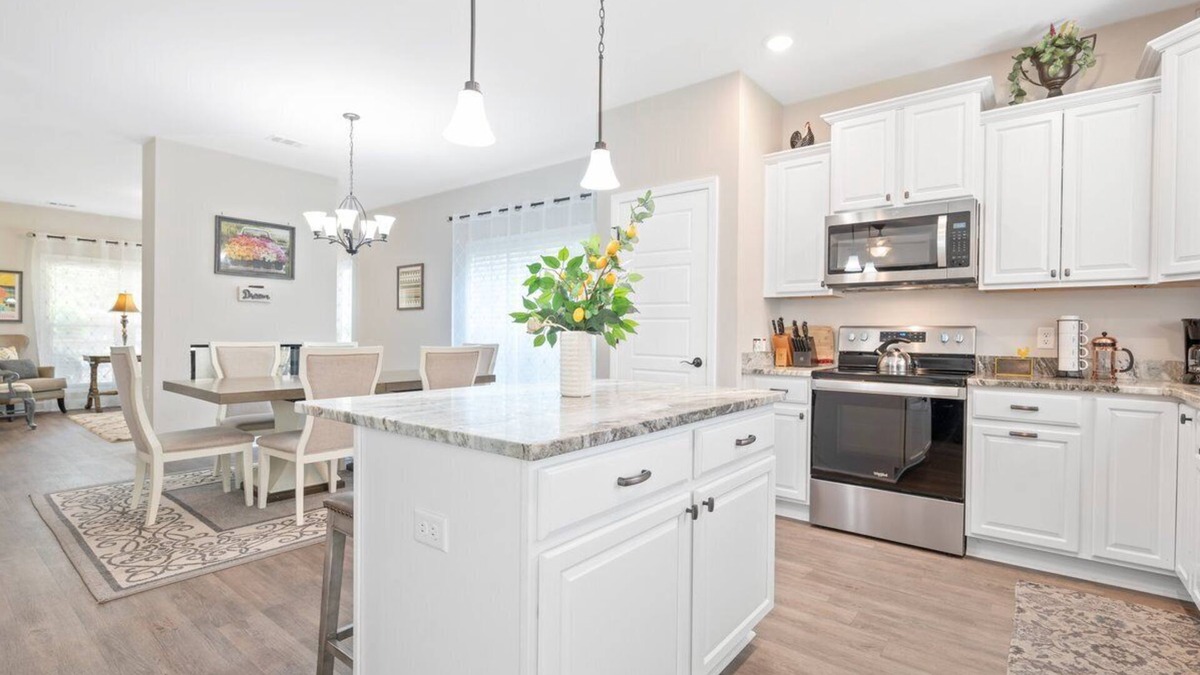 Brunswick House | Gorgeous new home, one level & convenient location