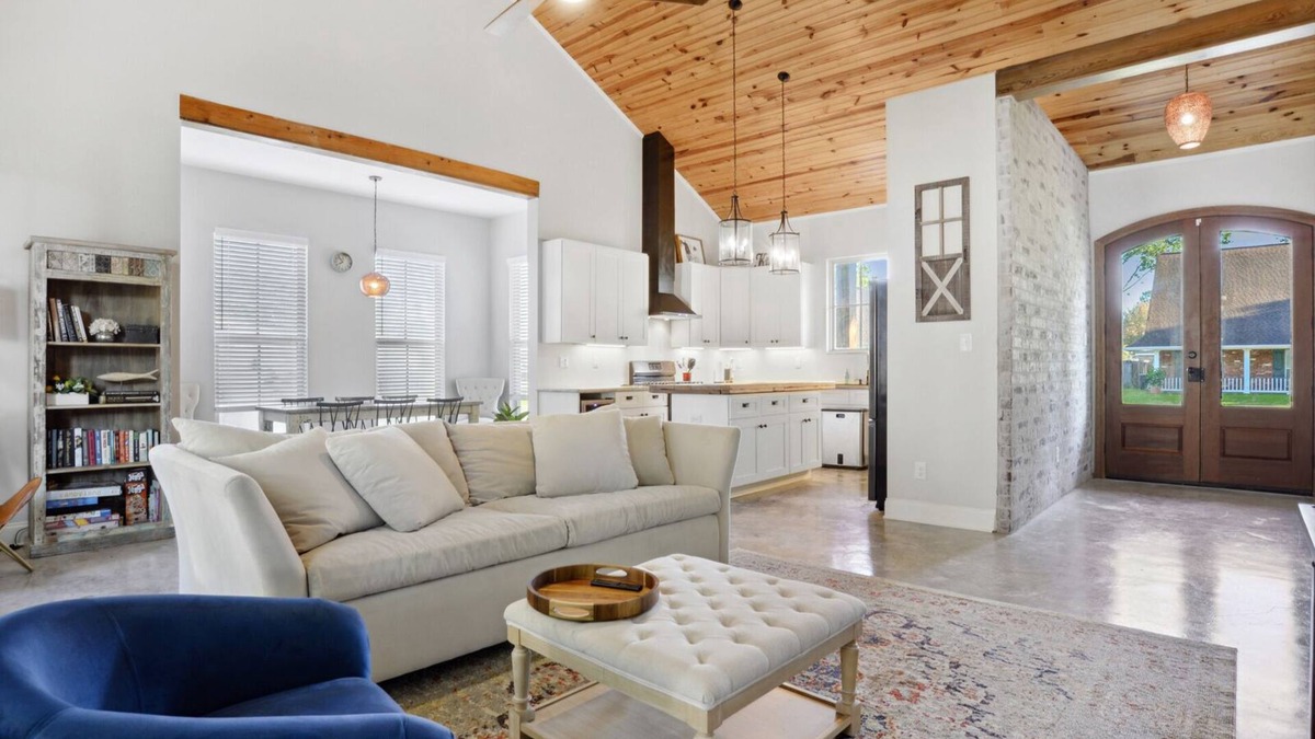 Shenandoah House | Gorgeous newer 3/2 home w/Louisiana style & charm