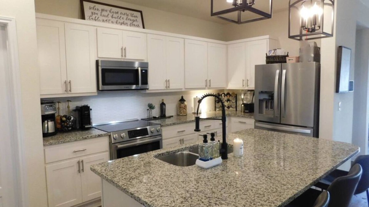 Manor House | Gorgeous Newer Home Tesla Close 6 Beds Crew Welcome