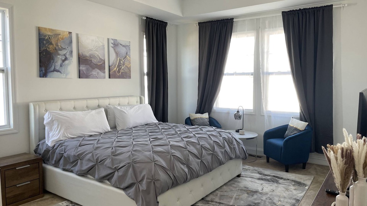 East Shoreham House | Gorgeous NEWLY-BUILT Home 15 mins from Water Park