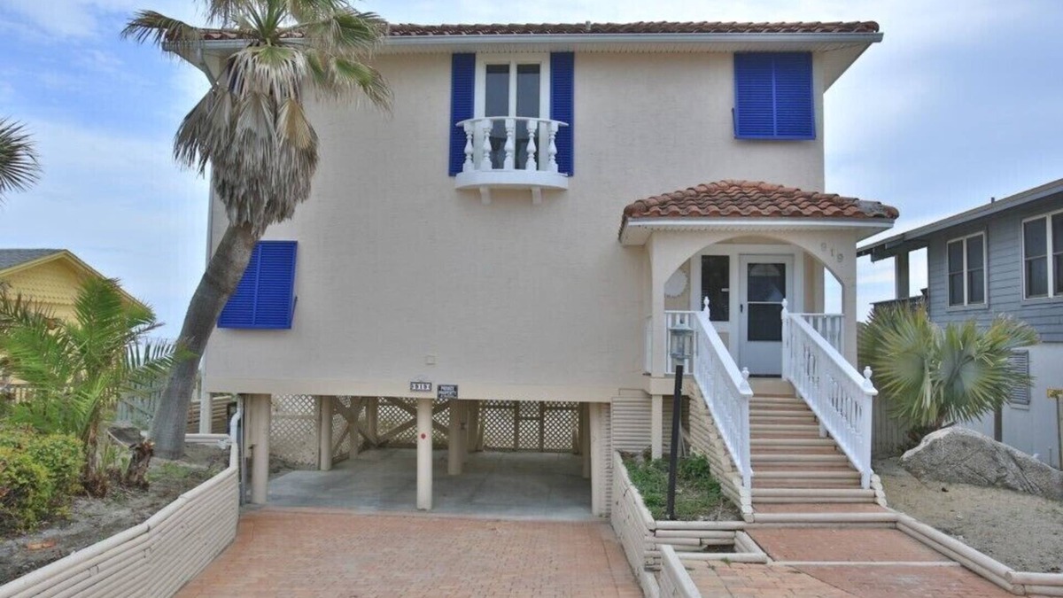 Boardwalk House | Gorgeous Ocean Front Beach Home. Easy stroll to Restaurants and Night Life.