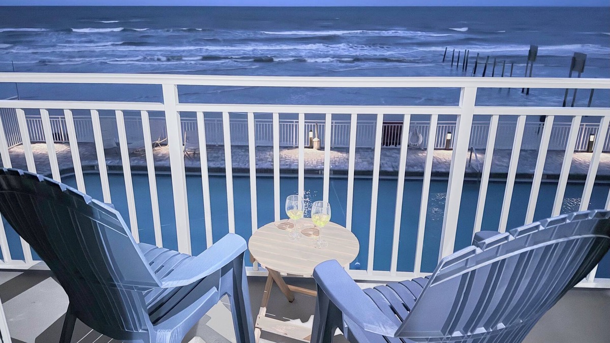 Davis Apartment | Gorgeous Oceanfront Coastal Bliss 1 BR Apartment with Private Balcony & Pool