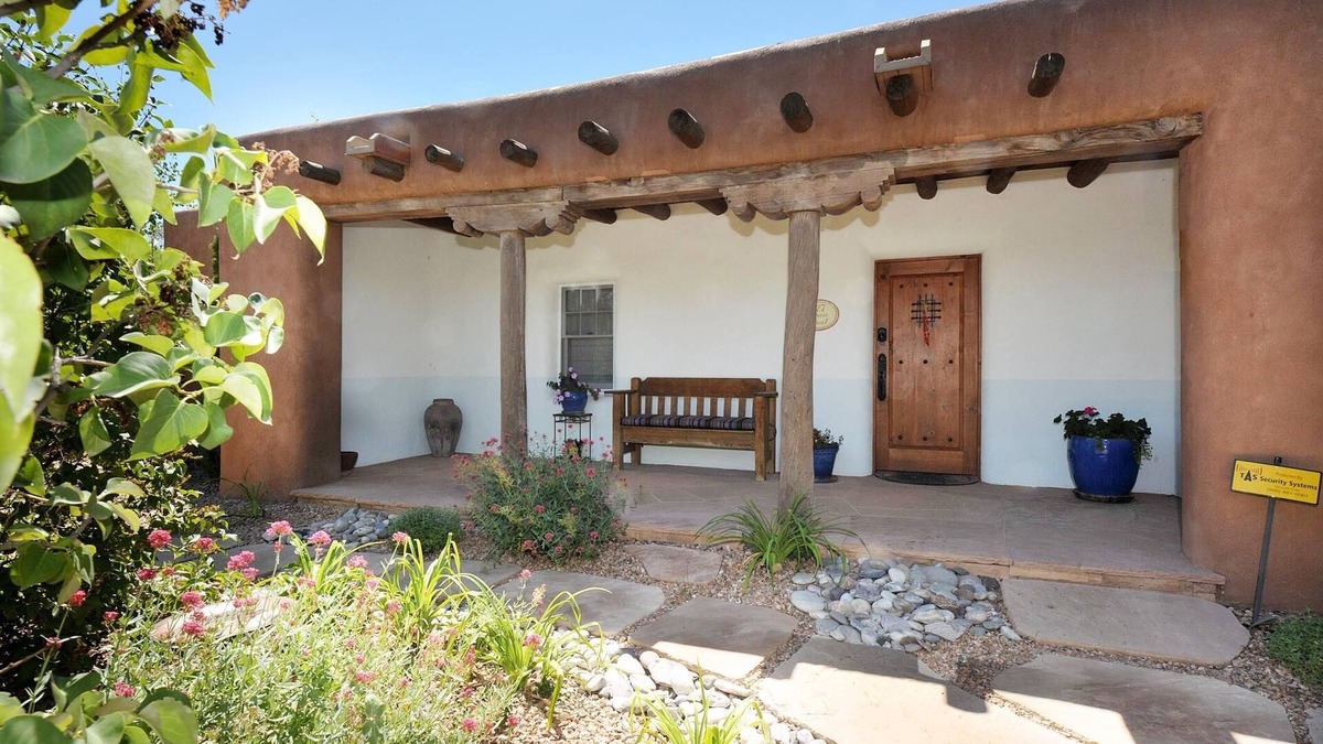 Historic Eastside House | Gorgeous on Garcia: Lux Adobe. Walking Distance to Plaza and Canyon Rd. Hot Tub!