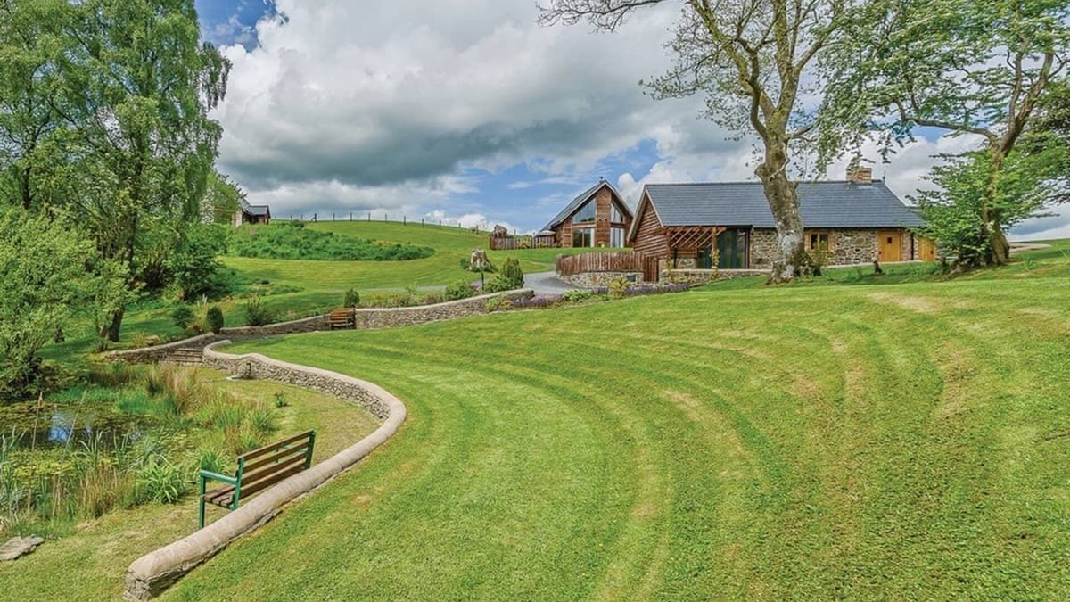 Caersws Ski Chalet | Gorgeous open plan two storey lodge.