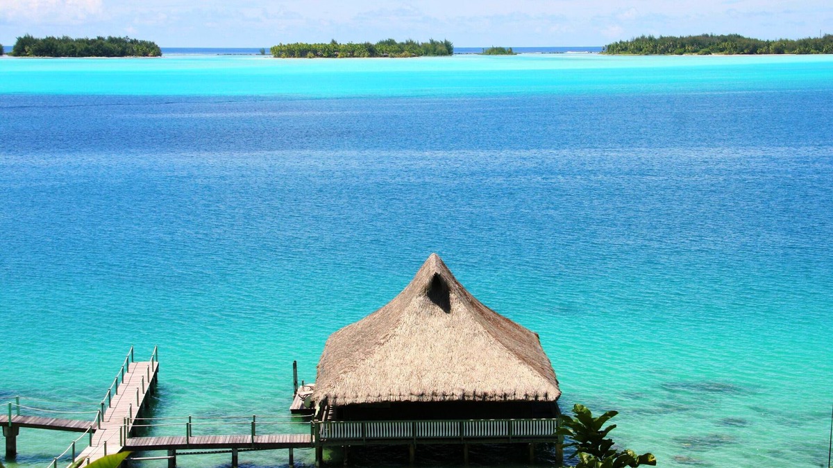 Bora Bora House | Gorgeous Over Water Bungalow in Bora Bora. Perfect spot Honeymooners & Families