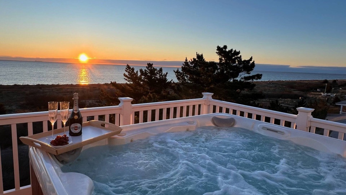 Milford House | Gorgeous pano views, Beach Front Access and hot tub! Your peaceful escape!