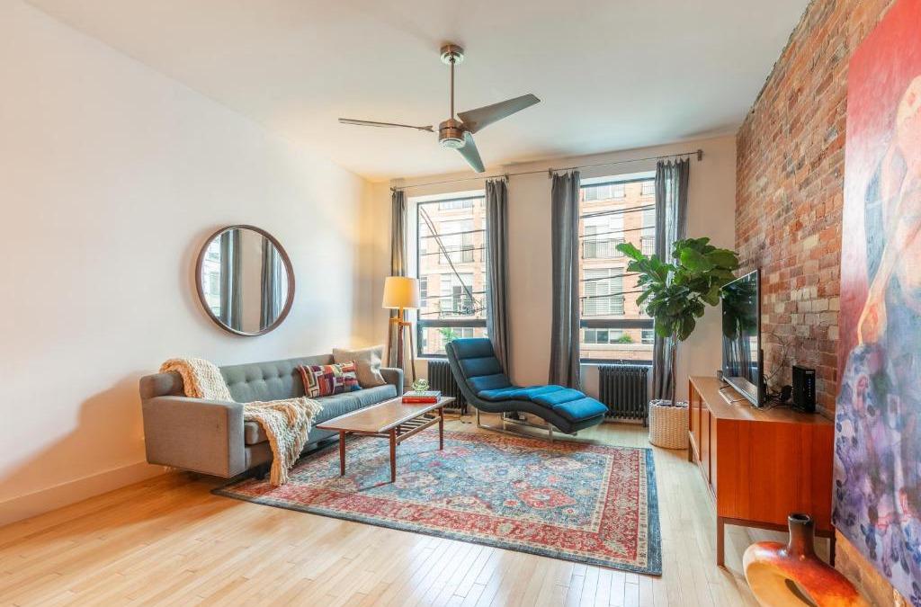 West Queen West Apartment | Gorgeous Park House w Parking on Queen West