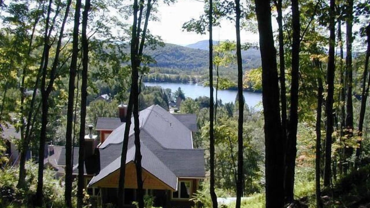 Mont-Tremblant Cottage | Gorgeous/Peaceful Cottage on the mountain with deers and birds.