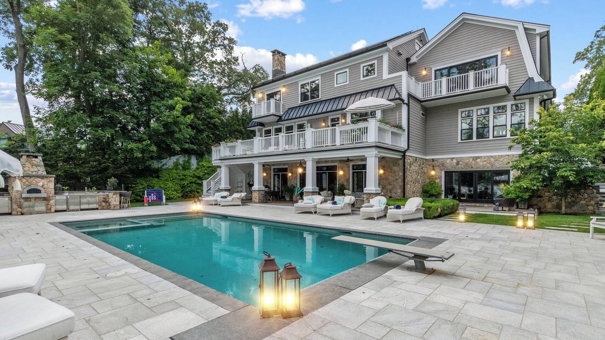Readville House | Gorgeous, Peaceful Sanctuary on lake minutes from Boston & all local colleges.