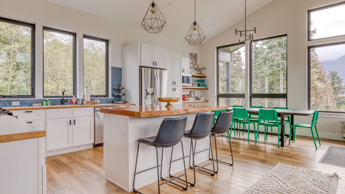 Stevenson House | Gorgeous pet friendly home with breath taking views, hot tub and fire pit