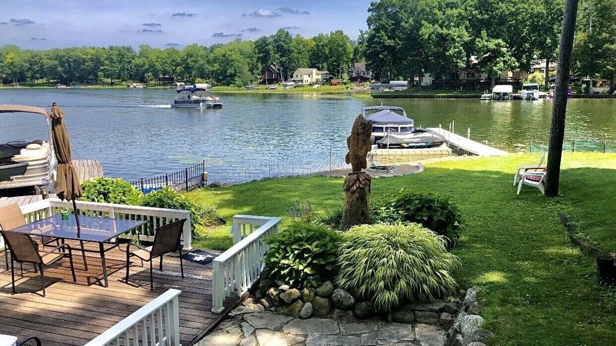 Argentine House | Gorgeous “pottery barn”Lake House located on 3 lakes with Sandy beach