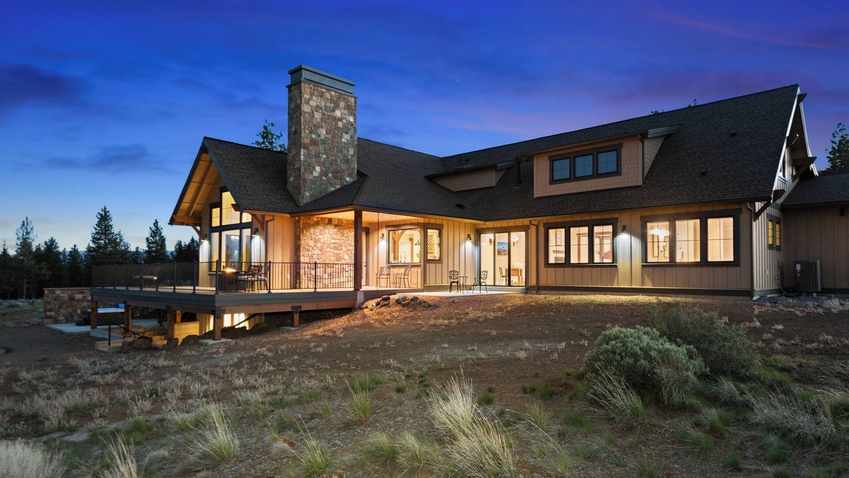 Sisters House | Gorgeous, Private 6,000+ sq ft Sisters Lodge has Three Suites, Views, Hot Tub!