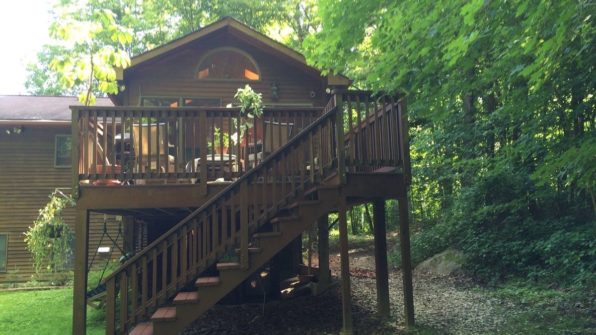 Lee House | Gorgeous, Private, Family-Friendly, Organic Home with a Great Location in Lee