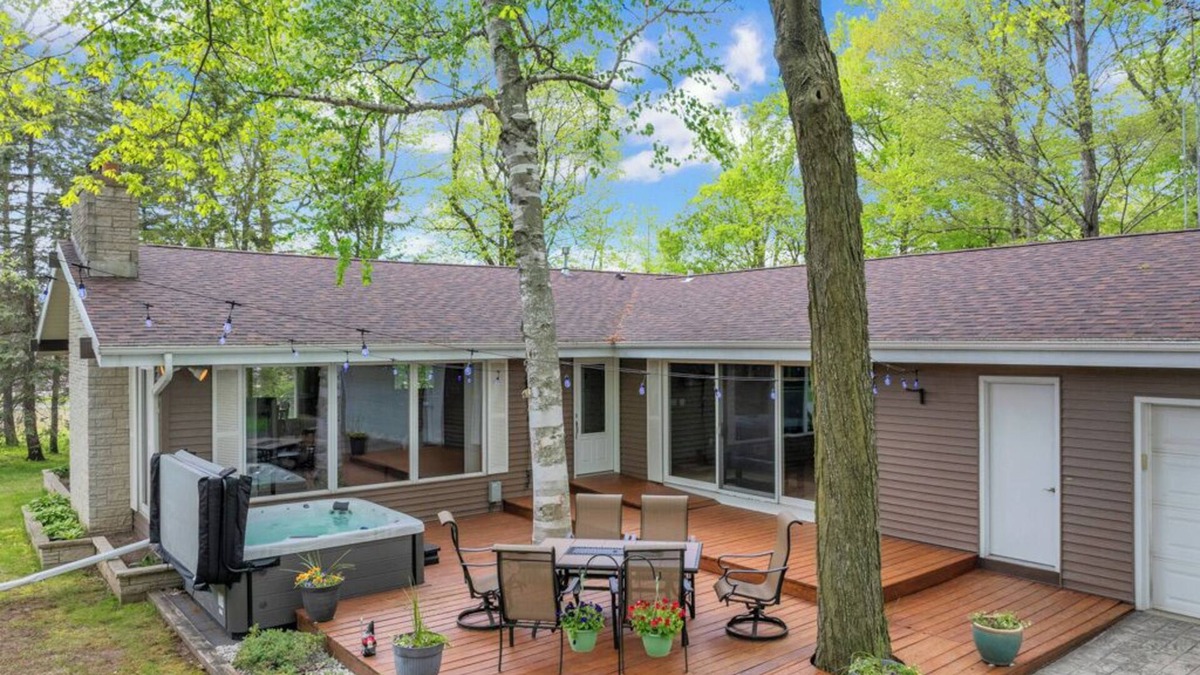 Plymouth House | Gorgeous private home hidden in the woods. Can sleep 11 guests