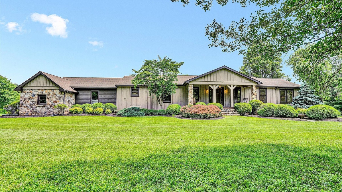 Covington House | Gorgeous Private Retreat on the Jackson River