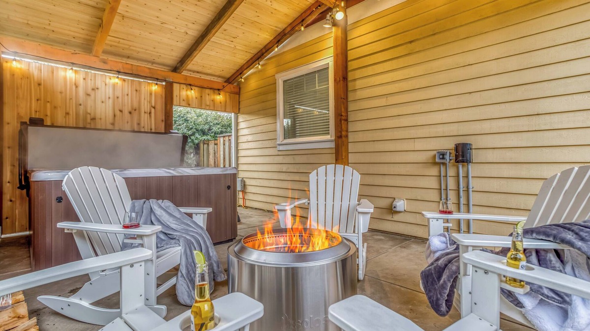Waldport House | Gorgeous Quality Home, Game Room, Hot Tub, Waldport Bridge w/Bay View