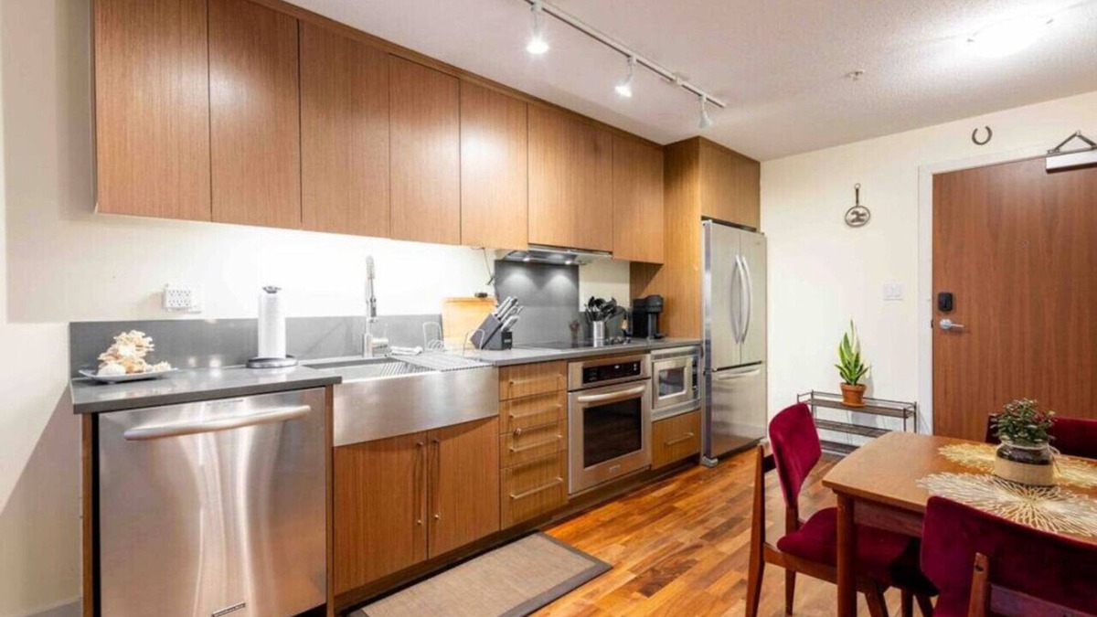 Mount Pleasant Apartment | Gorgeous & Relaxing ~ 5*Location ~ Workspace ~ Gym