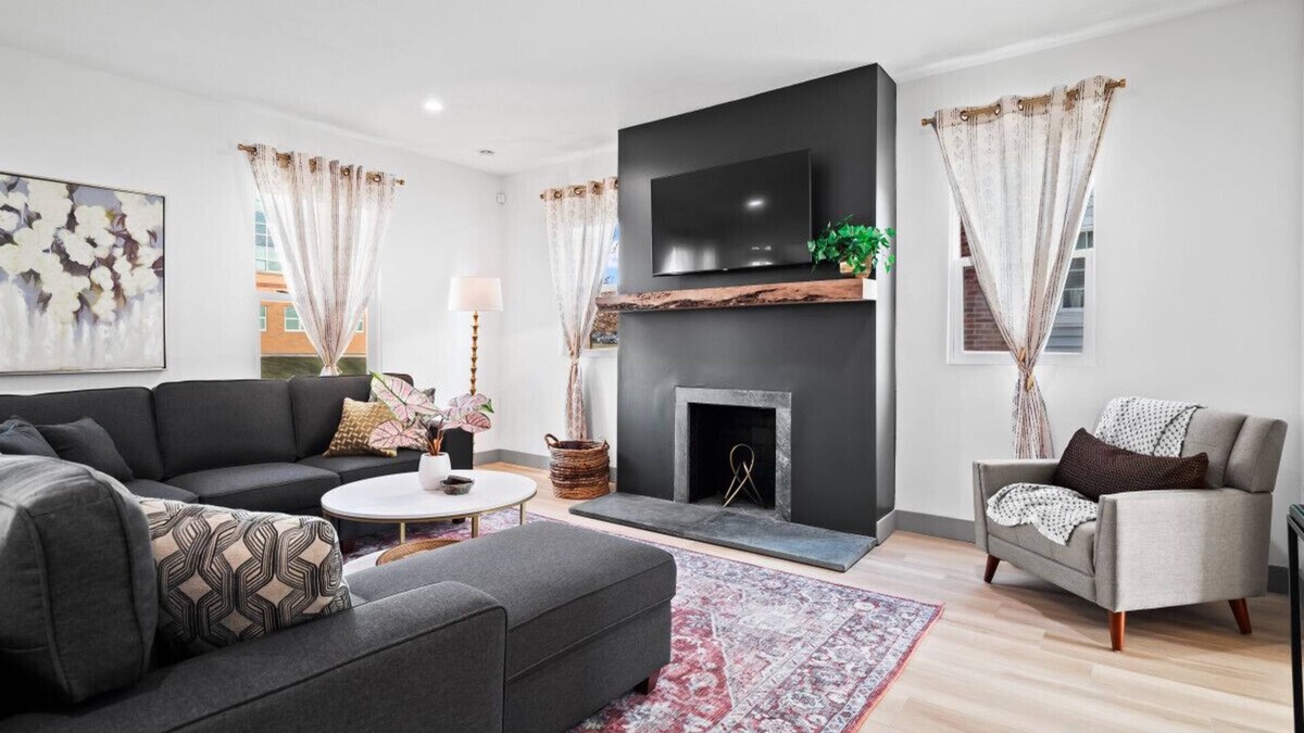 Firestone Park Apartment | Gorgeous Remodel|Game Room|Sleeps 8