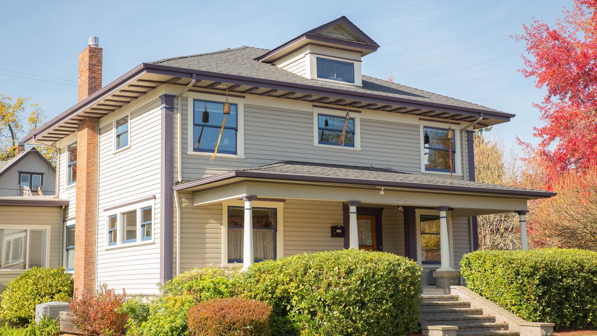 Corvallis House | Gorgeous remodeled historic home in downtown Corvallis. 7 min walk to OSU!