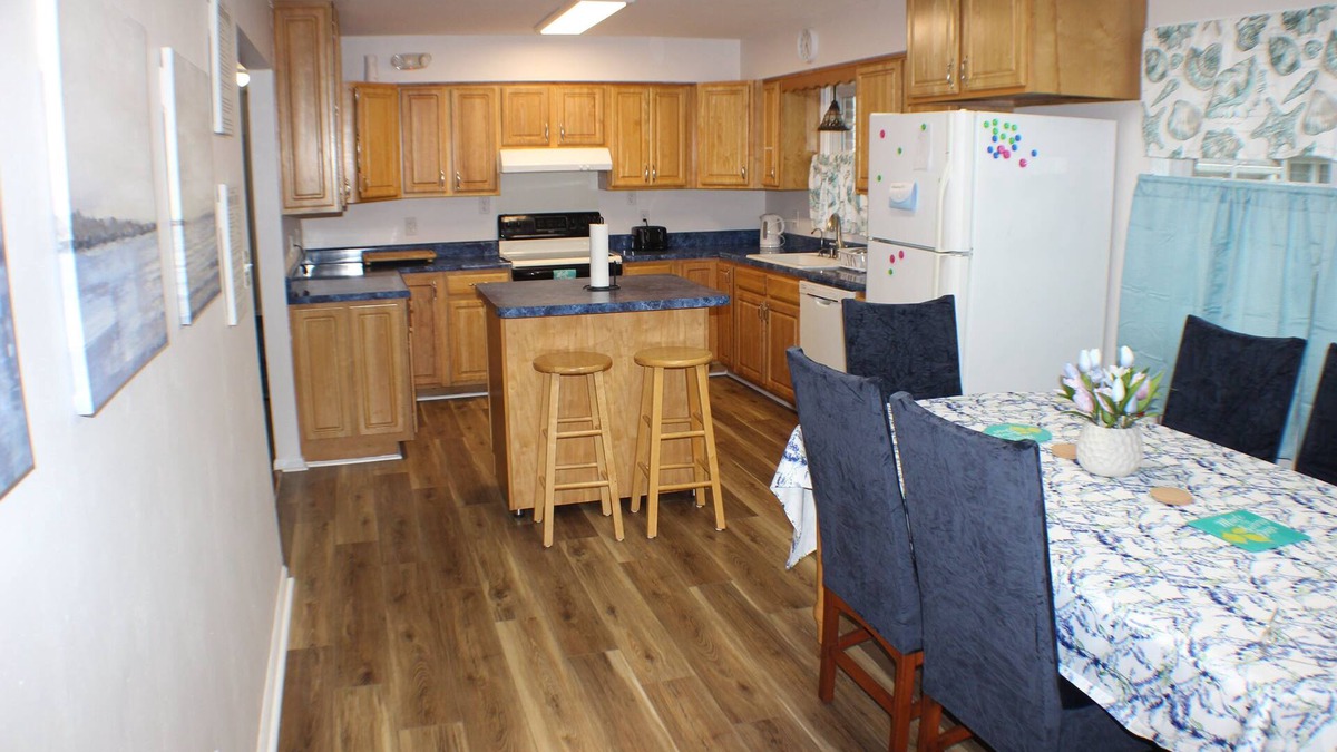 Norfolk - Virginia Beach House | Gorgeous Remodeled Ranch Home 10 Min from Downtown Nor & VB