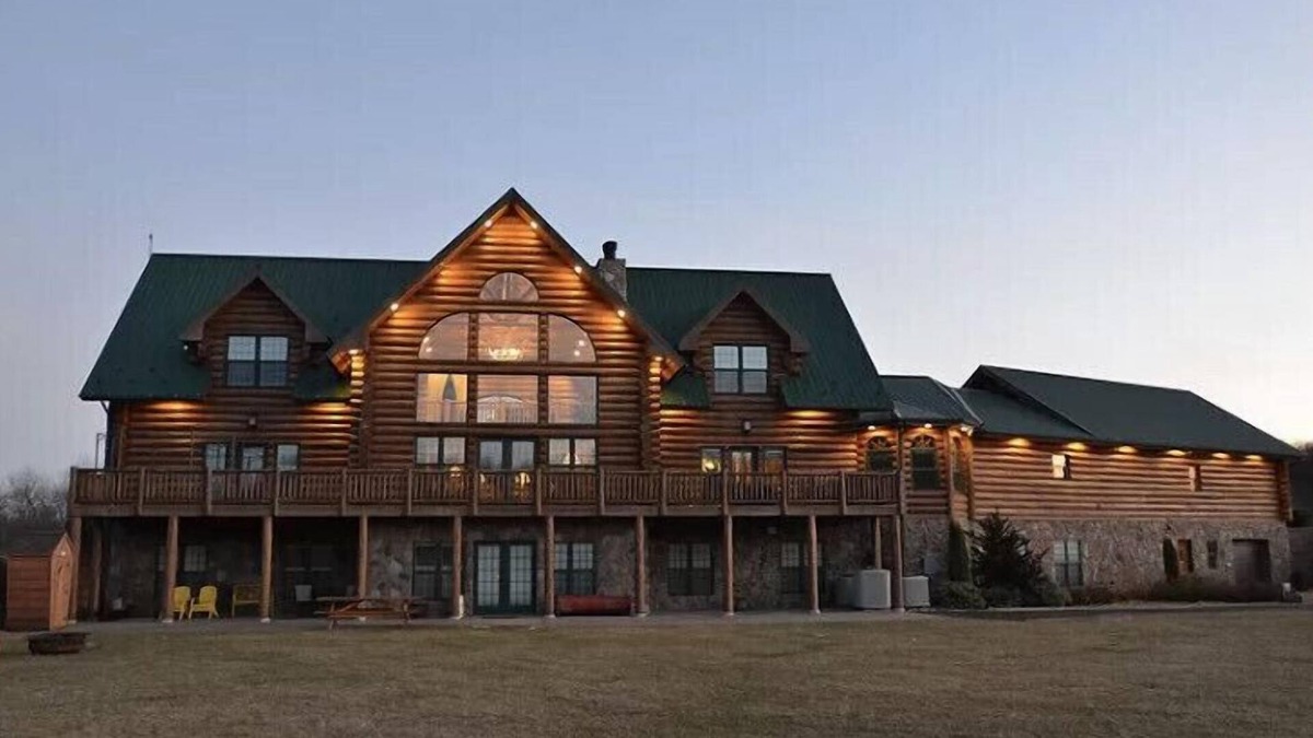 Indiana Cabin | Gorgeous, remote lodge on 100+ acres, 15 min from downtown Indiana