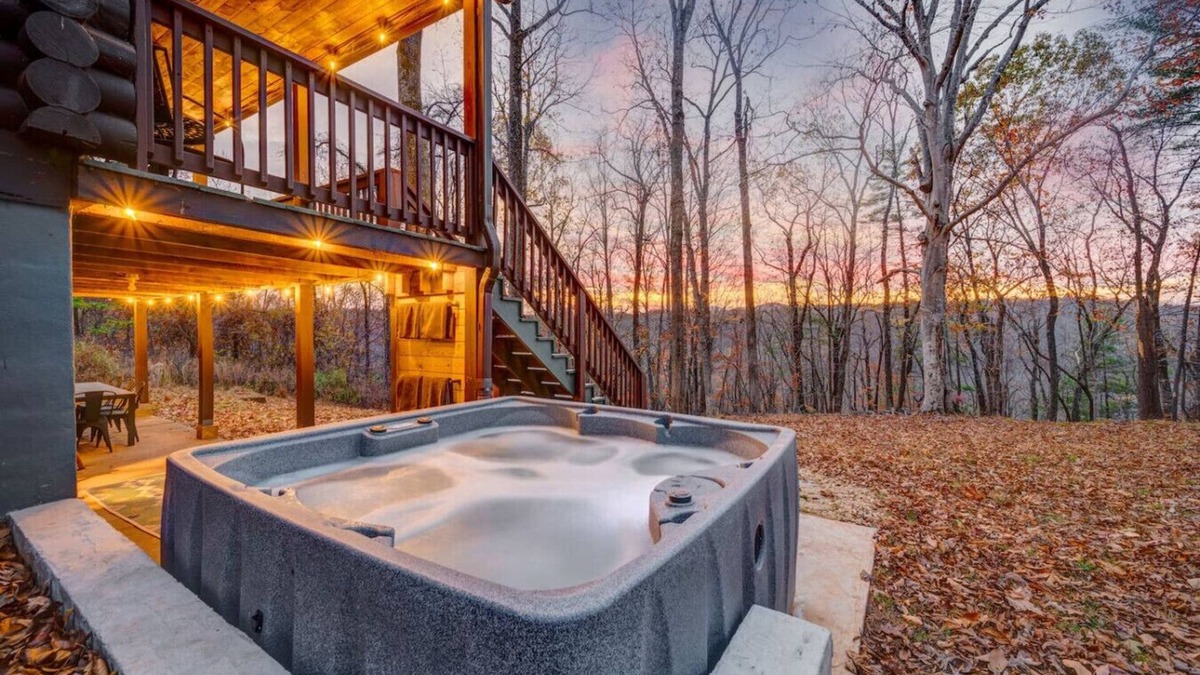Lynchburg Cabin | Gorgeous Renovated Cabin on James River | Hot Tub