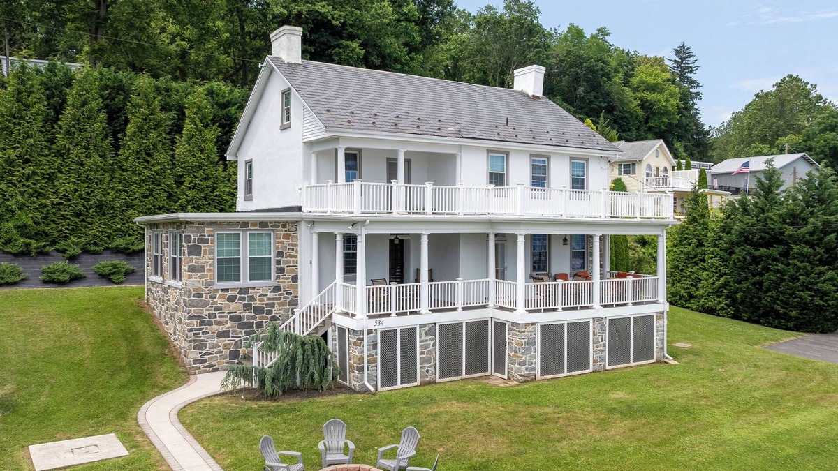 Wrightsville House | Gorgeous River View Lakehouse with Hot Tub