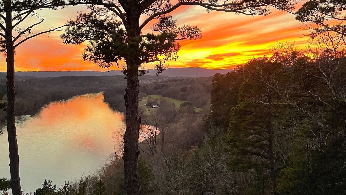 Calico Rock Cabin | Gorgeous RiverBluff View of the White River + WIFI + Fall is in the air!