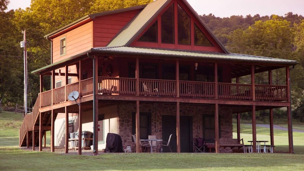 Draper Cabin | Gorgeous Riverfront Home w/Large Flat Yard 3B