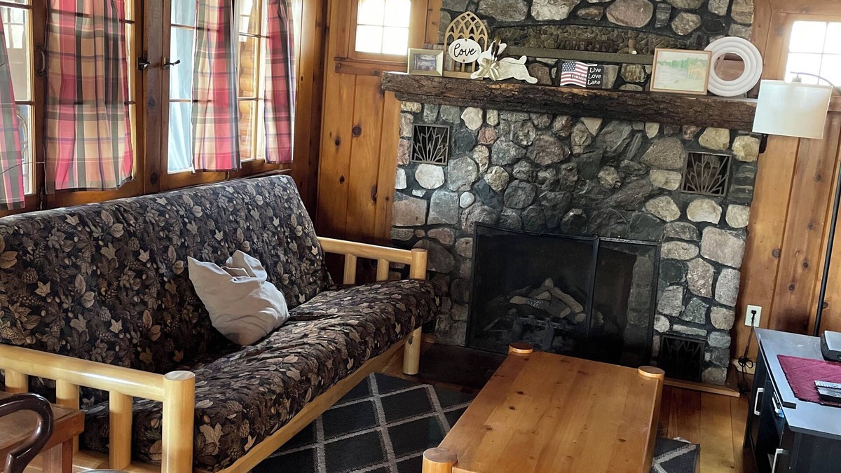 Itasca County Resort | Gorgeous rustic cabin- holds10 people- amazing swimming beach in charming MN