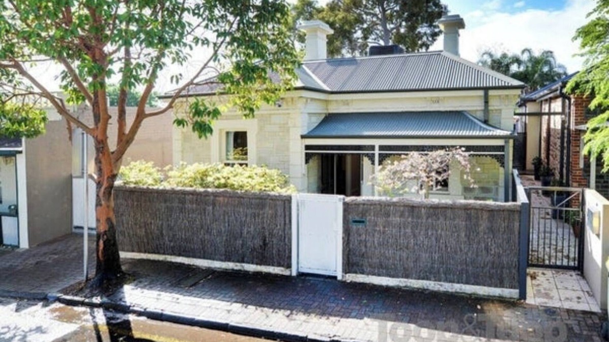 Norwood House | Gorgeous sandstone villa in the heart of Norwood
